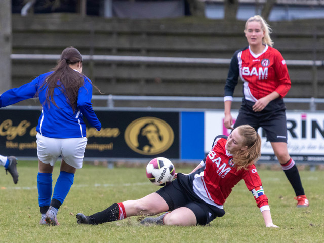 EKC 2 bedwingt ST Middelstum/KRC
