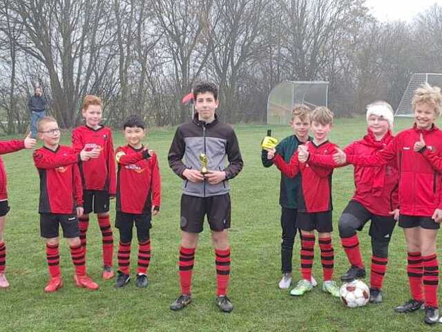 Gouden fluit vv Eenrum uitgereikt