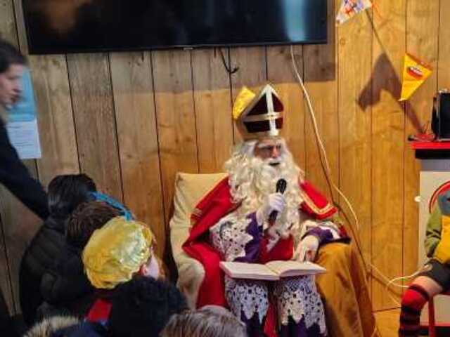 Sinterklaas en Piet bij VV Eenrum